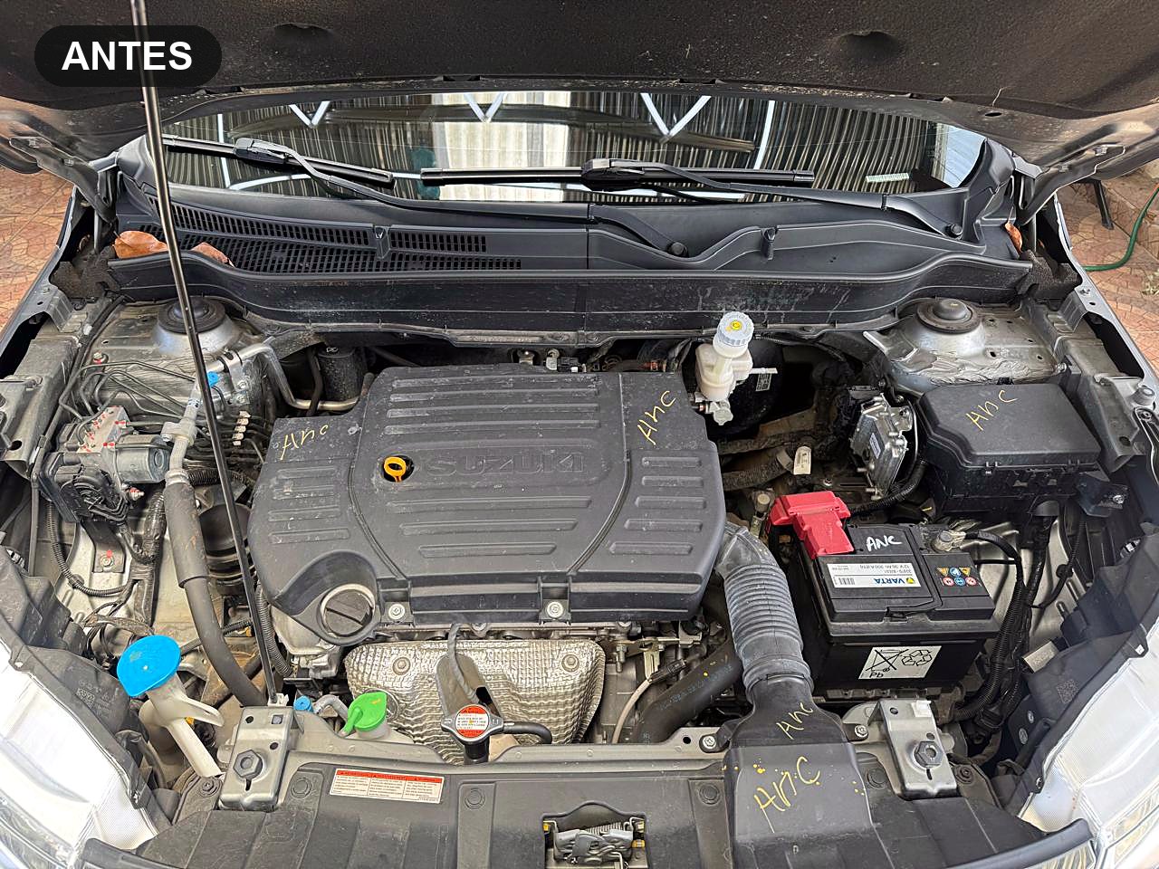Motor sucio con grasa antes del lavado profesional